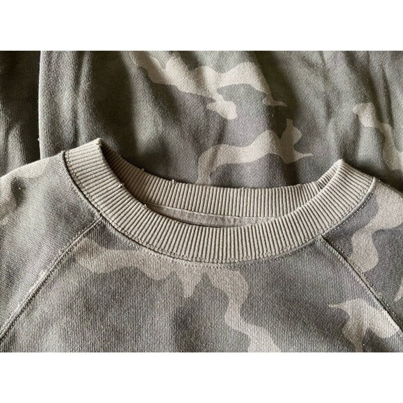 American Eagle AE Fleece Crew Neck Sweatshirt Small Gray Green Camo NWT - Picture 9 of 12